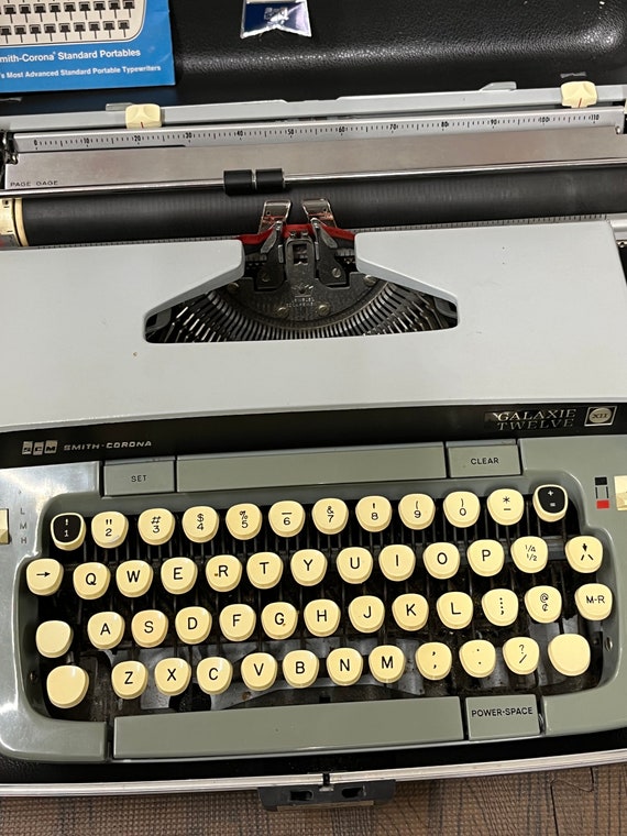 Typewriter Smith Corona Portable Hard Suitcase Vintage Galaxie