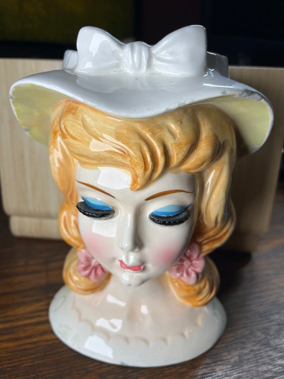 ビンテージ　レディヘッドベース　白い帽子を被った女性の陶器製の置物花瓶 美術品・アンティーク・コレクション ビンテージ レディヘッドベース