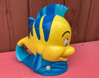 Taza de recuerdo de La Sirenita, pez platija, World on Ice, taza vintage de Walt Disney con asa de cola