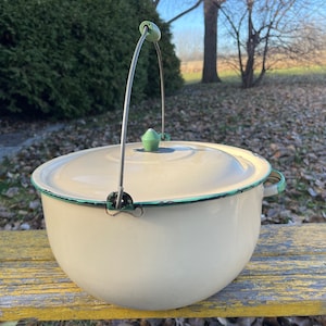 Vintage Enamelware Stock Pot: Beige Cauldron with Lid, Country Kitchen Decor