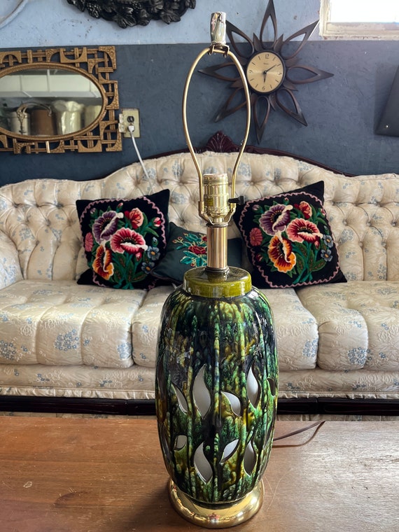 ミッドセンチュリーモダンテーブルランプ：ピアスドリップグレーズ