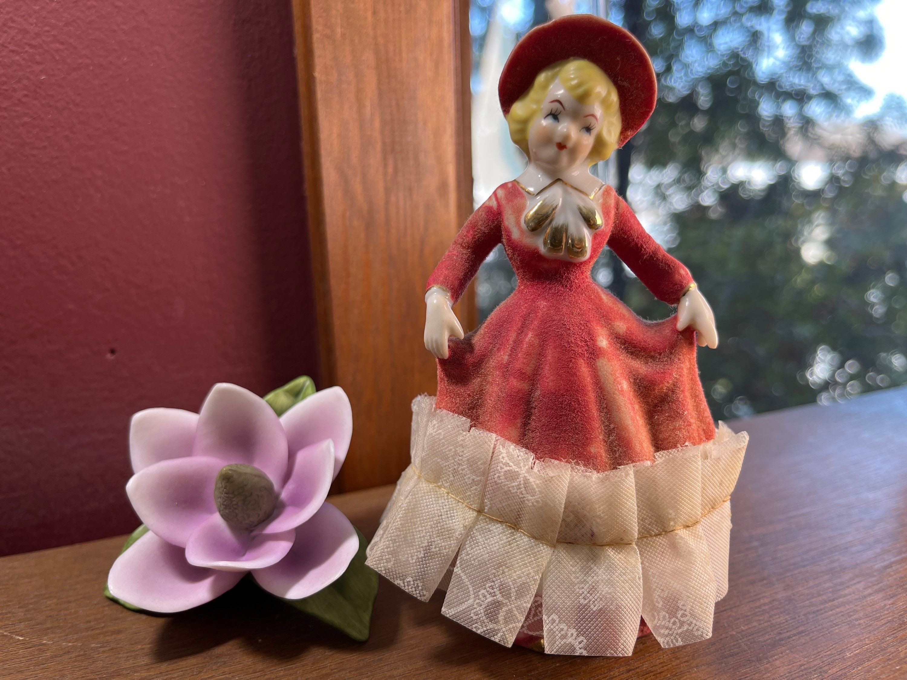   赤いドレスの女性像 陶器製置物 England Victorian Woman Figurine Red Dress - Etsy