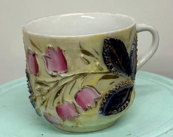 Tazza da barba, Tazza da barba tedesca con smalto lucido e decorazioni floreali e fogliari applicate, antica e vintage