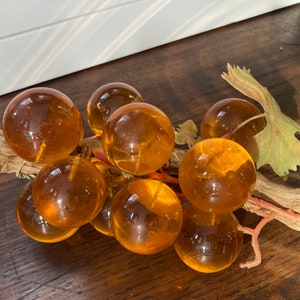 Vintage Lucite-Bernsteintraube: Mid-Century Küchendeko
