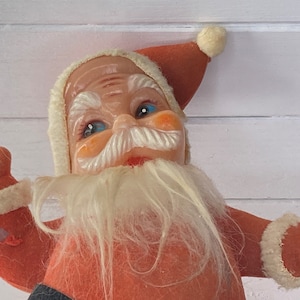 Papai Noel reunido vintage natal barba de natal em pé kris kringle hoho terno vermelho colecionável kitsch dançando