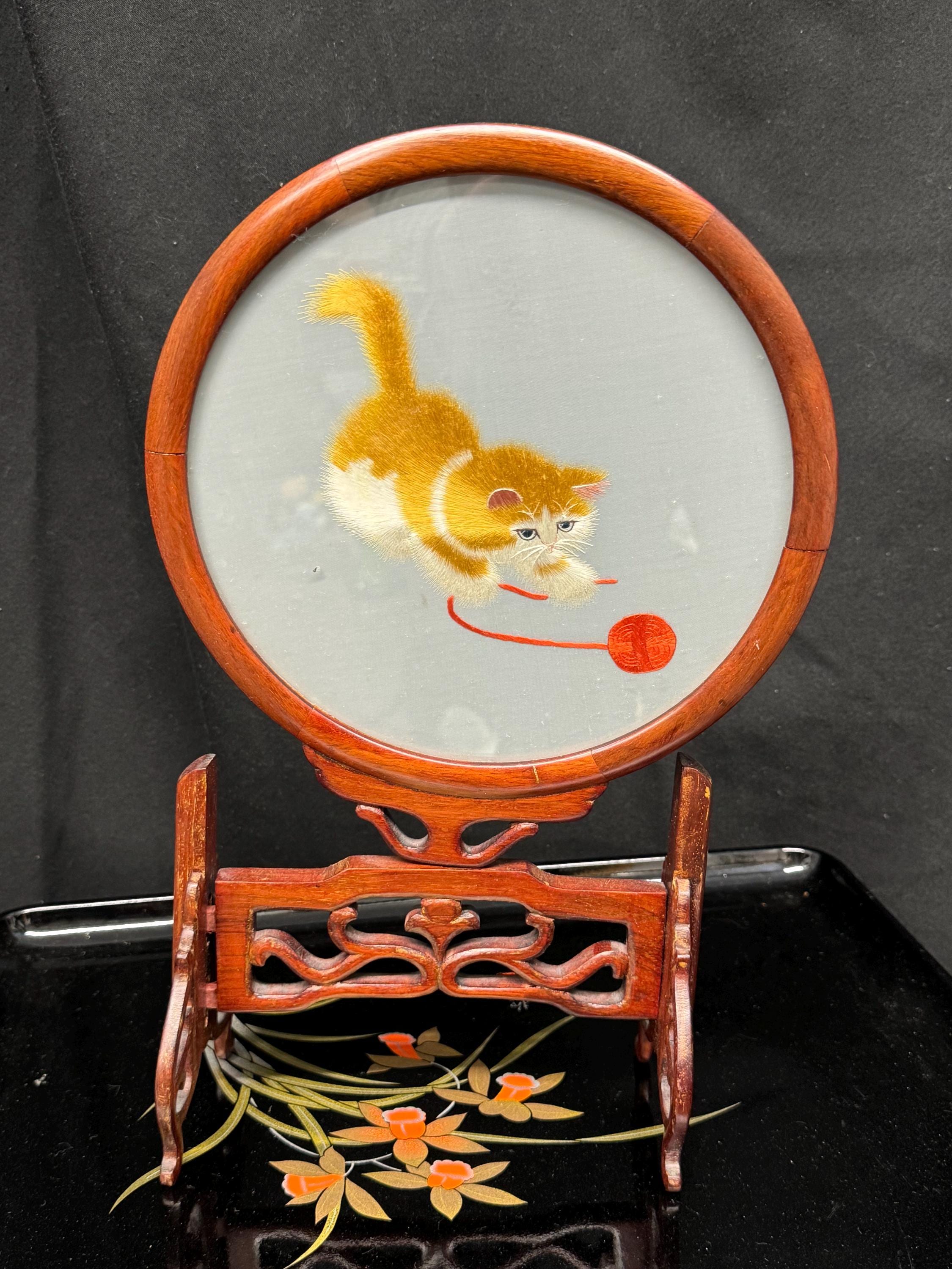 Handmade Suzhou Silk Embroidery Screen: Cat and Cricket, Oriental