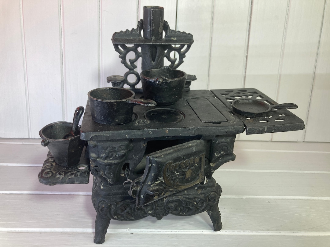 Antique Mini Cast Iron Stove queen, Vintage Doll House Kitchen Stove 1950,  Antique Crescent 