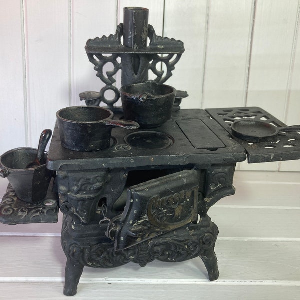 Doll House Furniture Cast Iron Stove Pots Pans Vintage Taiwan Iron Gate Mfg Crescent Victorian Antique Style