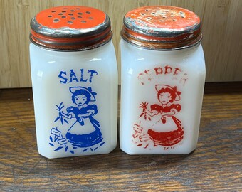 ヴィンテージ ヘーゼルアトラス ミルクガラス ソルト＆ペッパーシェーカー：カントリーキッチンデコレーション