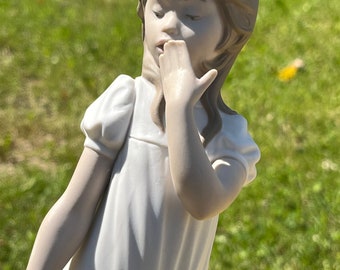 Vintage Nao Lladró Porcelain Figurine: Yawning Girl in Nightgown, Made in Spain