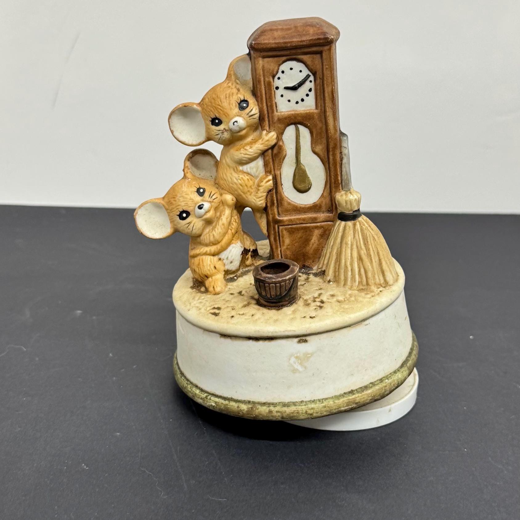 Vintage Mice Hickory Dickory Clock Music Box Enesco Japan Nursery