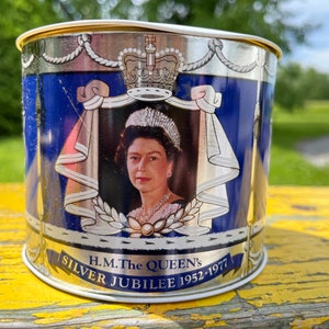 Lata de chá comemorativa do JUBILEU DE PRATA Elizabeth 1977 Paynes Tea, vintage, rainha Elizabeth, príncipe Philip
