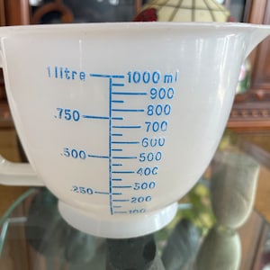 Measuring Pitcher 4 Cups/1 Litre Tupperware Measuring Pitcher/Cup in Blue N Red Writing   #1288