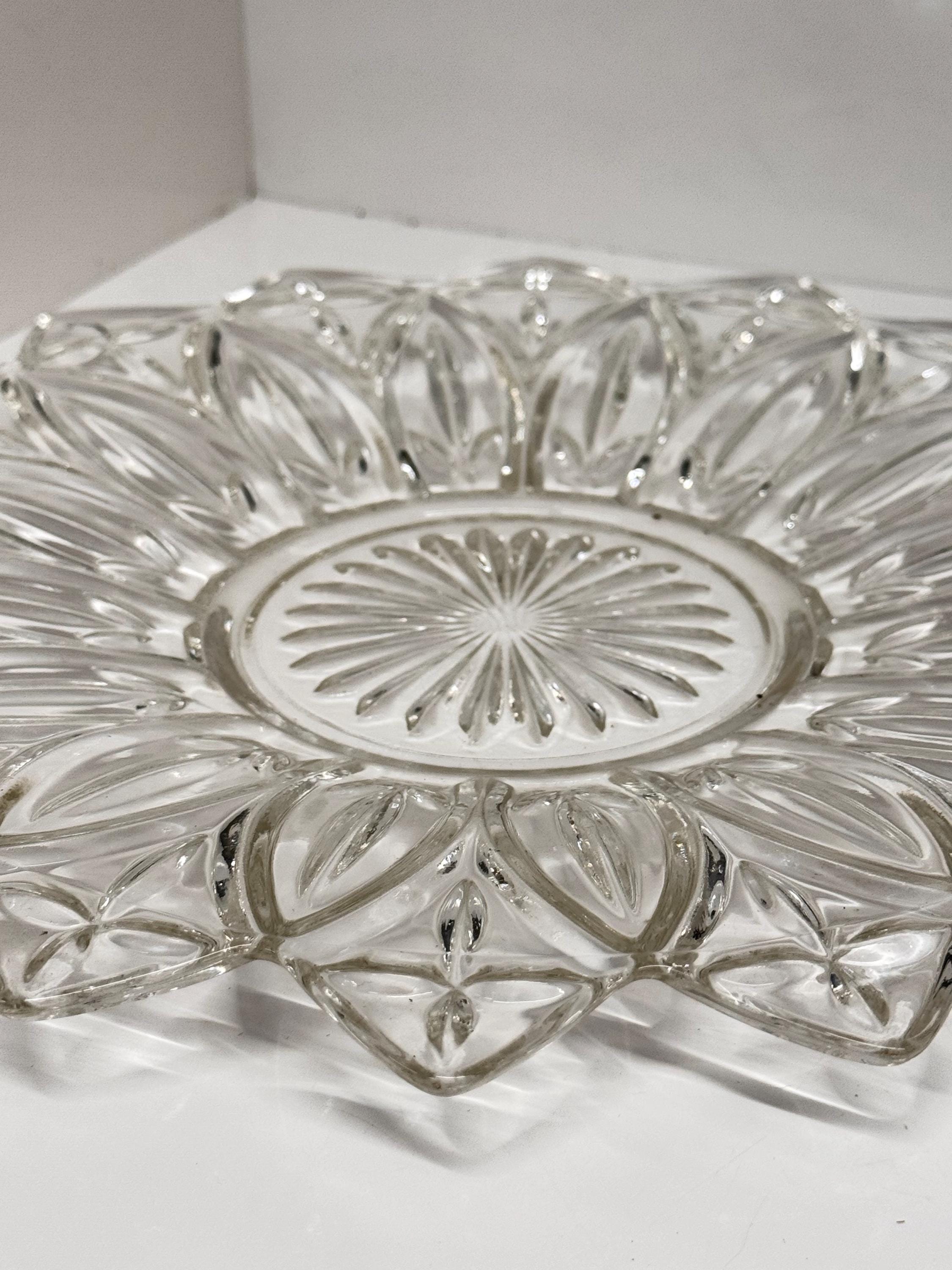 ヴィンテージ フェデラル ガラス ペタル プレート：16 ポイント