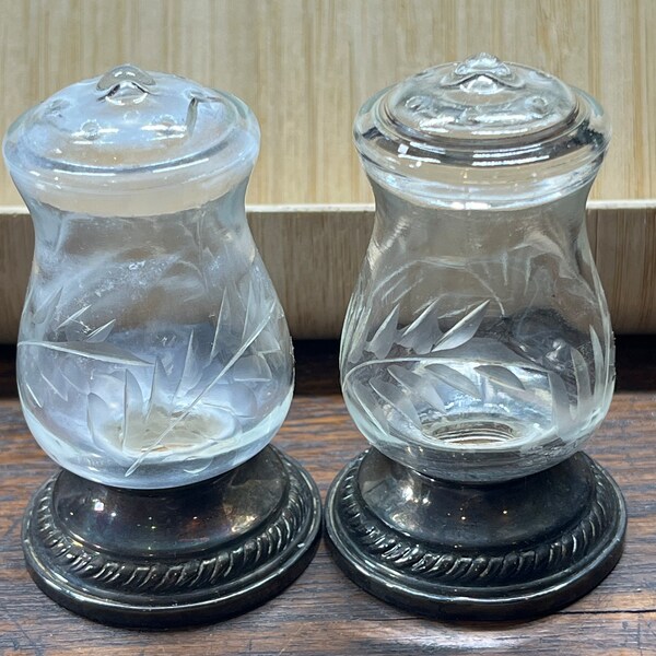 Quaker Silver Co Weighted Sterling Silver Etched Glass "Hurricane" Salt & Pepper Shaker Vintage