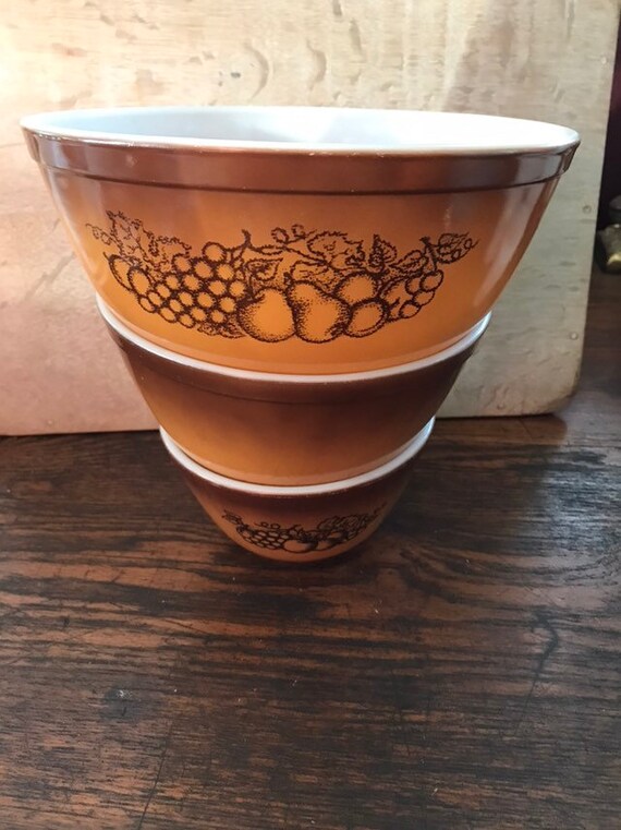 Vintage PYREX Old Orchard Medium Nesting Mixing Bowl 402 1.5 Qt
