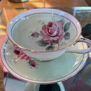 Paragon Teacup Tea Cup Saucer Royal Double Warrant Queen Mary Elizabeth I Antique Cabbage Rose