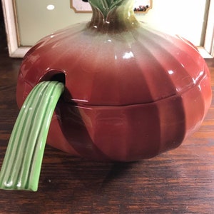 Will-George  Soup Tureen With Ladle, Ceramic Red Onion 1939 Vintage Almost Antique  California Pottery