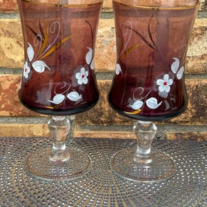 Stemware Art Glass Amethyst Wine Glasses Goblets Solid Plum Blown Glass Vintage Barware Set of 2 Hand Painted
