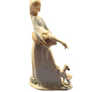 Lladro Girl with Apron Holding Duck Goose Figurine Vintage Daiso Spain Porcelain Figurine &quot;Girl with Goose and Dog&quot; 4866