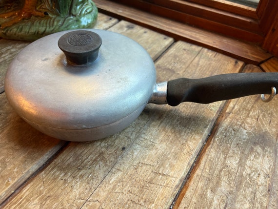 Pan, Wear-ever, Aluminum, Cookware, Retro Kitchen, Lid, Vintage, Canada  Handle 903 