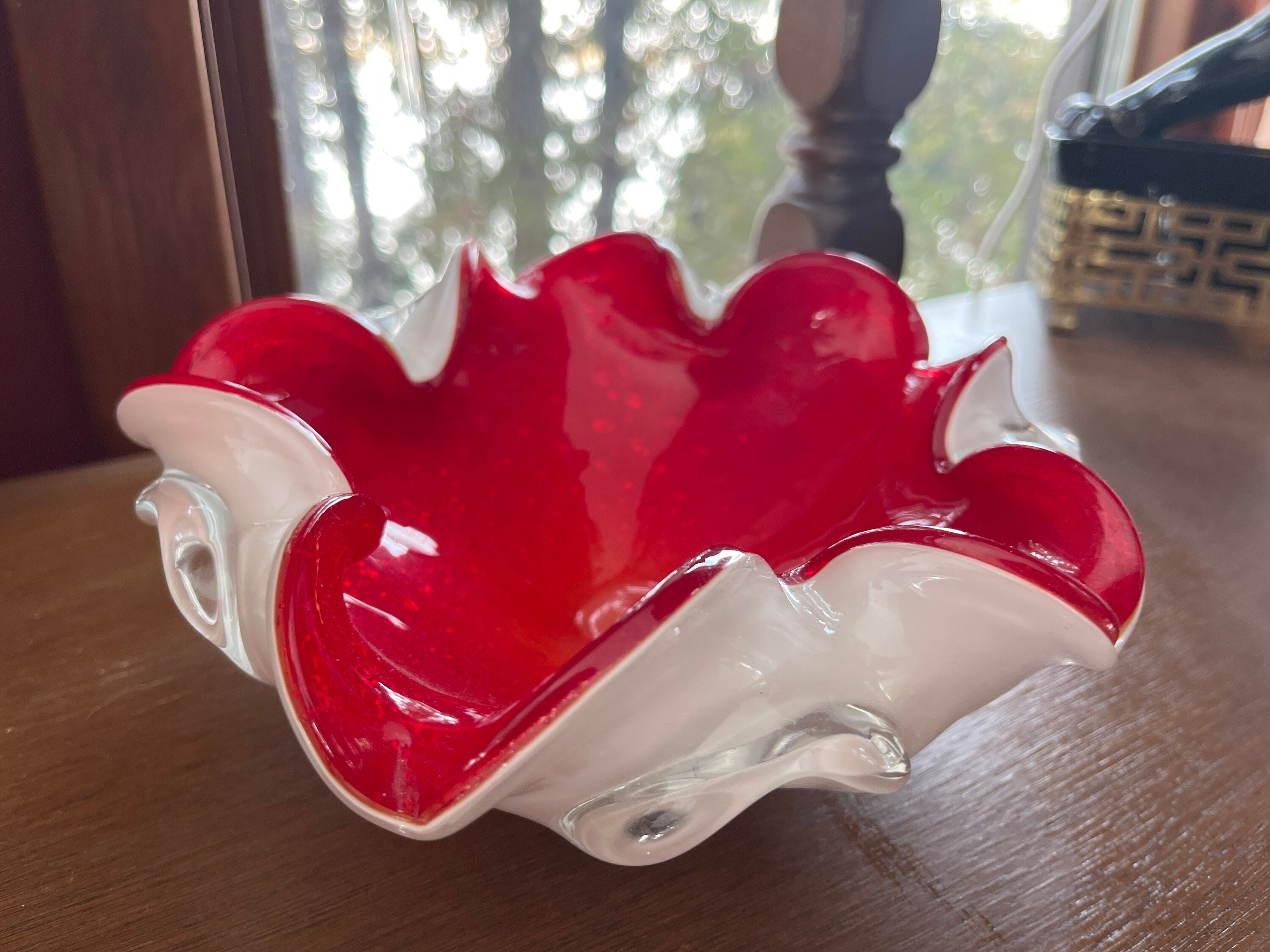 ヴィンテージ ミッドセンチュリー モダン ヘビー ムラノ ガラス 灰皿 ヴィンテージ ムラーノ アートガラス 灰皿：チェリーレッド、ホワイト