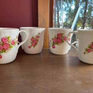 Mug Porcelain pink Floral Flowers Sadler Tableware Ltd Staffordshire England Vintage Fine Bone China Set of 4
