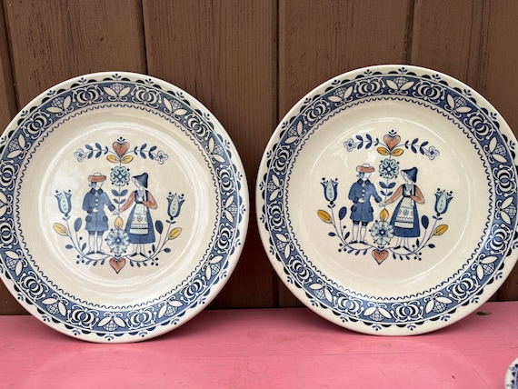 Johnson Bros Dinner Plate Hearts & Flowers People Vintage Serving