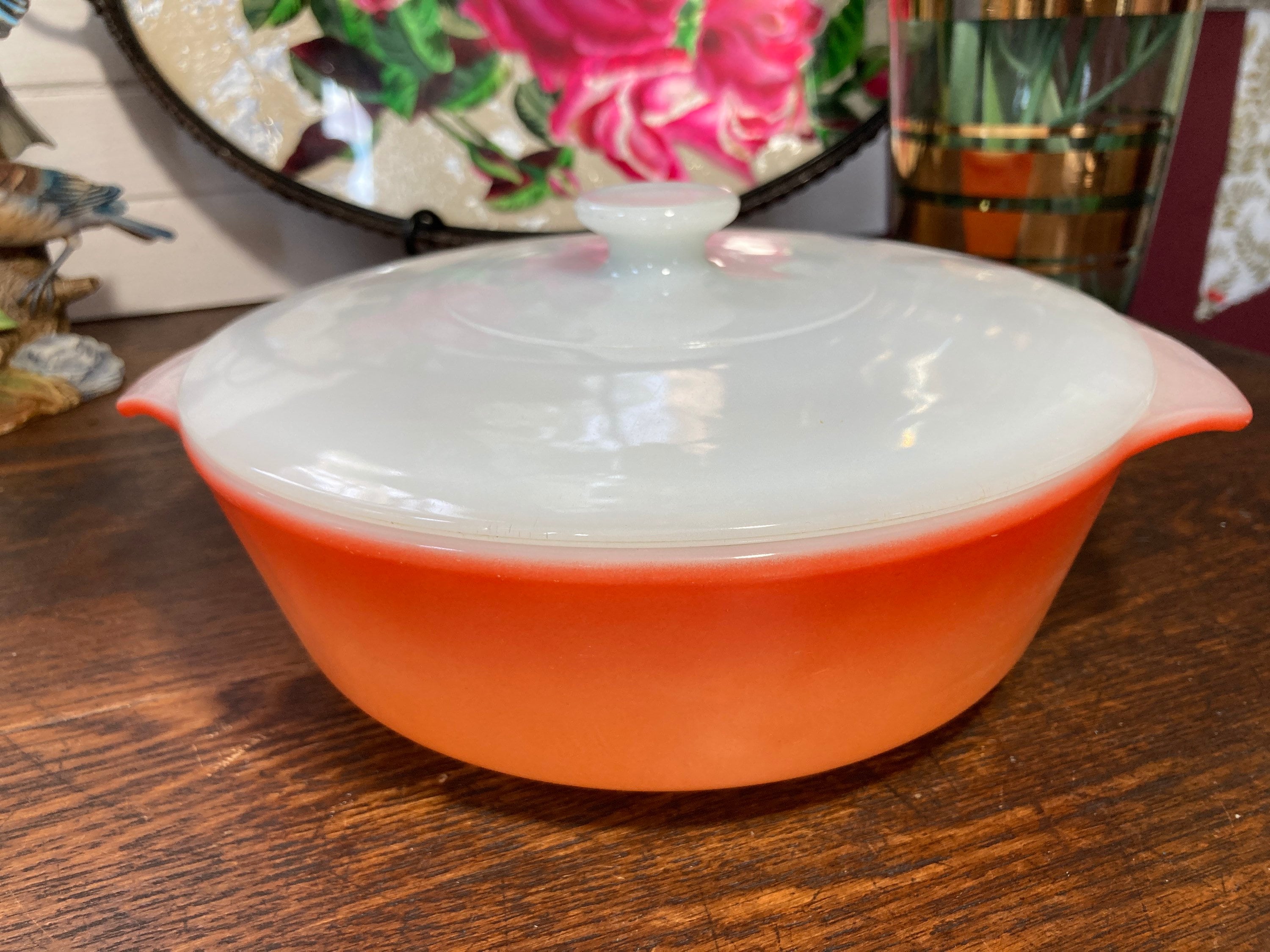 fire king , 447, casserole ombre motif atomic vintage kitchen anchor hocking 1 1/2 qt ovenware usa amberina lid orange flame