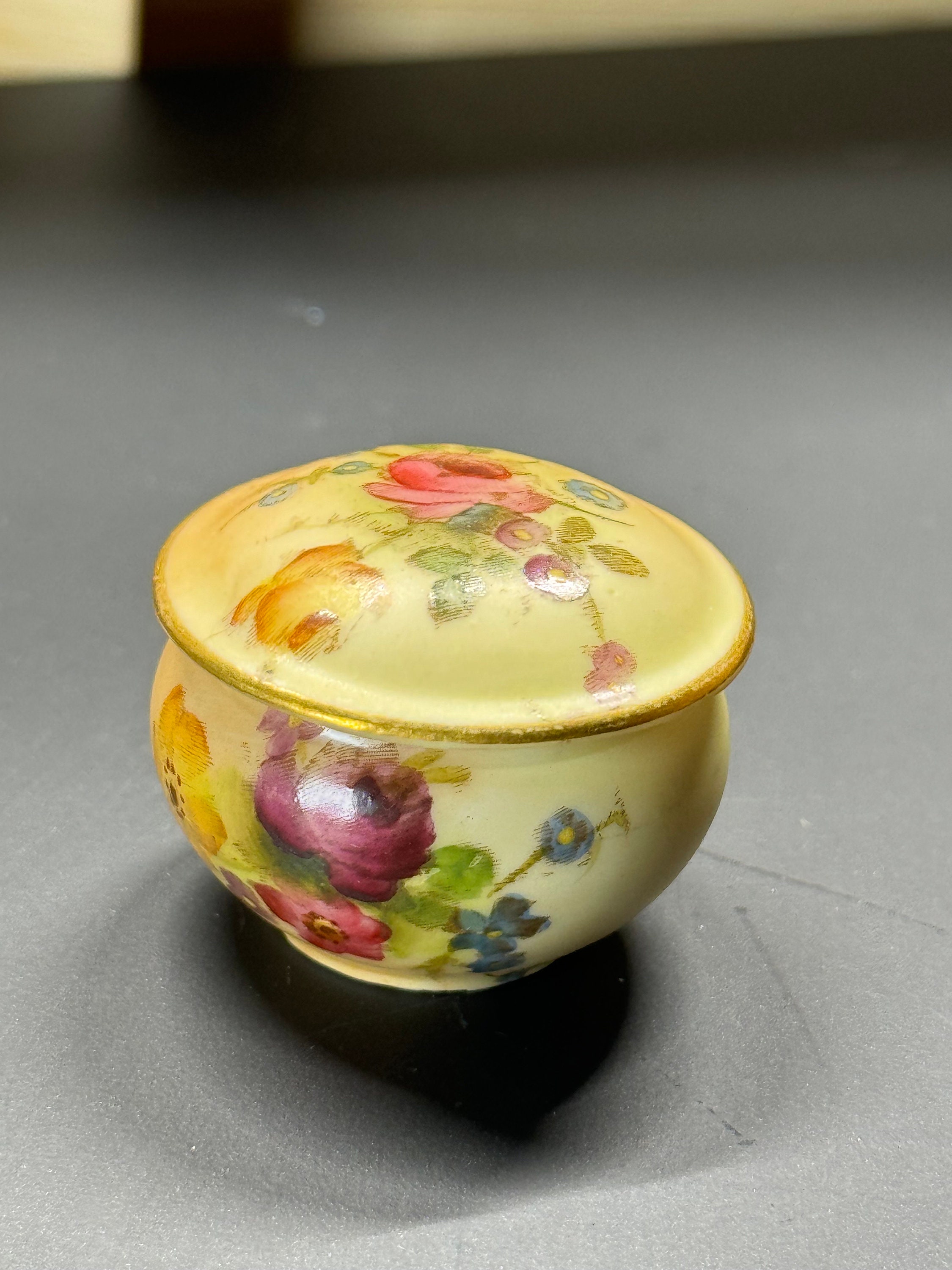 ロイヤルウースター 飾り壺 Royal worcester pots - Etsy 日本