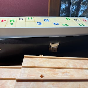 Gioco di tessere Rummy in finta pelle, vinile, marrone, custodia per il trasporto, tessere vintage Rummy Fun USA