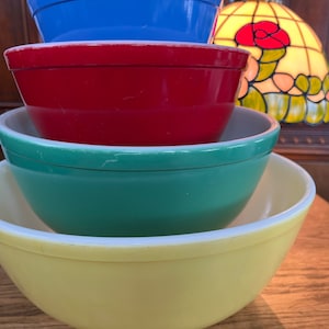 Vintage Pyrex Rührschüssel-Set: Primärfarben, Nesting Küchengeschirr