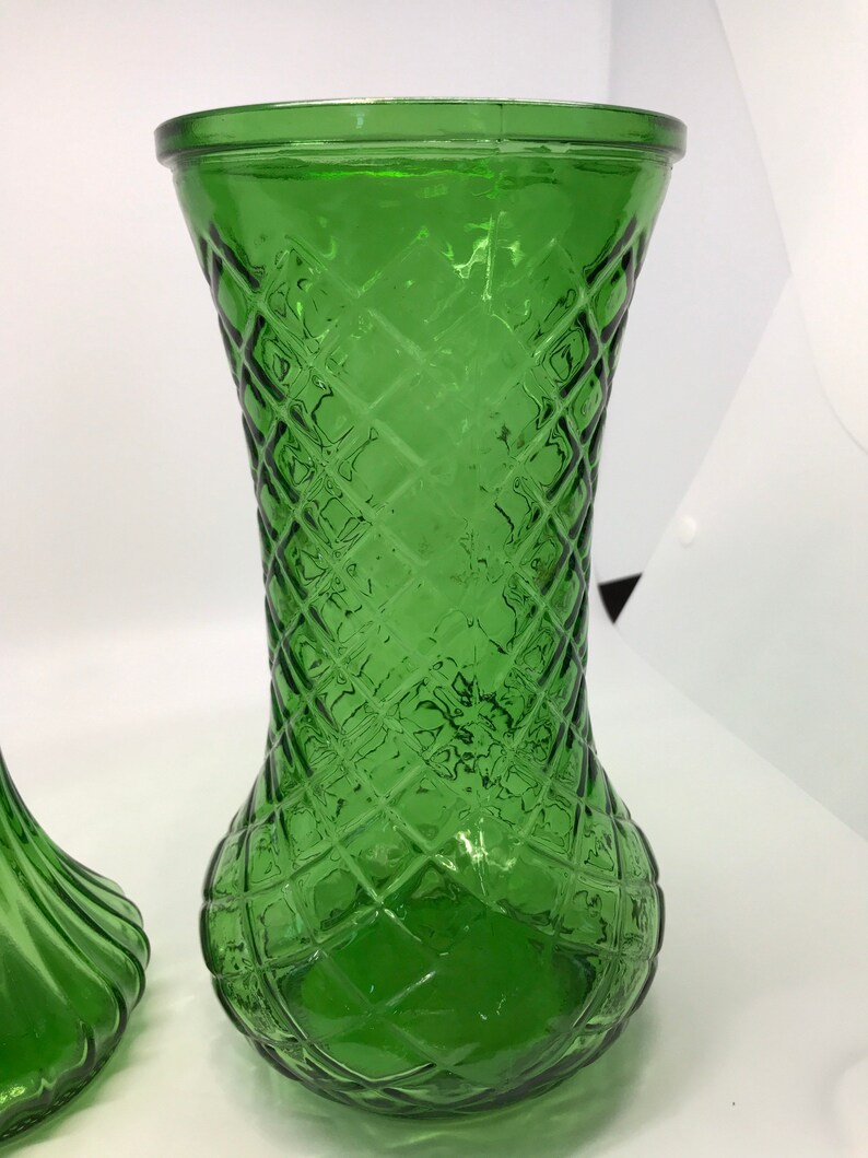 2 Vases Emerald Green Hoosier Glass Ribbed Flower Vase Vintage Etsy