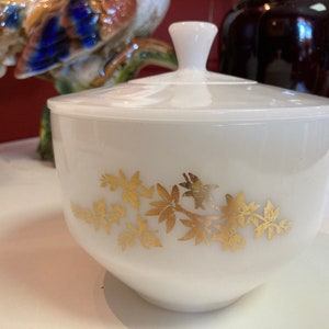 Federal glass, mixing bowl, Serving Bowl with Lid, Milk Glass, Heat Proof, Vintage, Golden Glory, Gold Leaves 1 1/2 QT