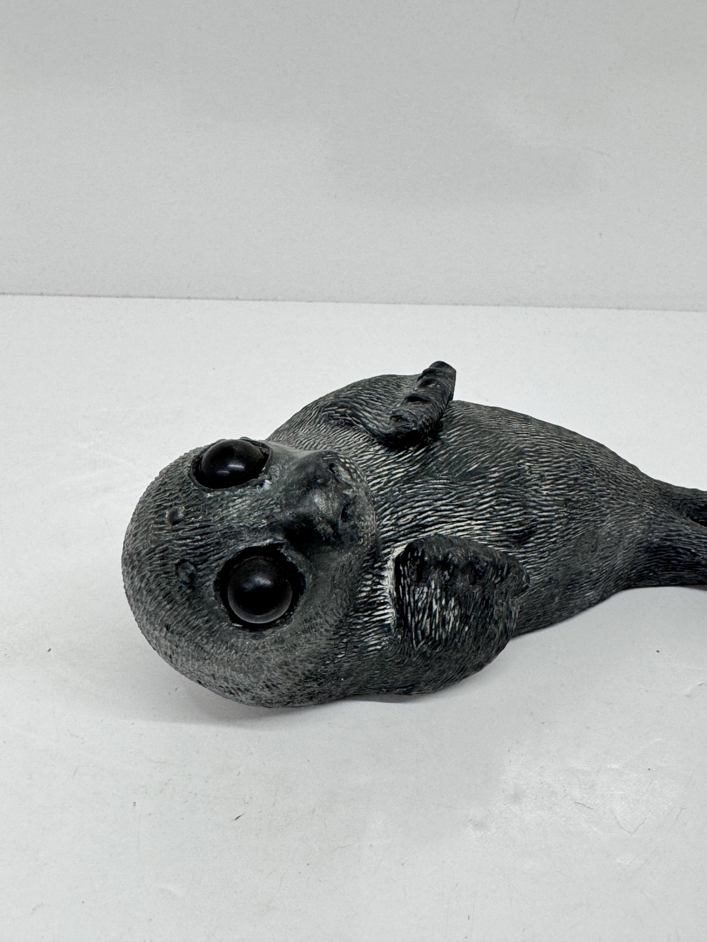 ビンテージ　シロクマ　エスキモー　ネイティブアメリカン　ハンドクラフト　彫刻 Vintage Soapstone Seal Sculpture: Edmund Wolf Canadian Wildlife