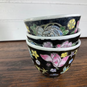 Chino, Mun Shou, Longevidad, Porcelana, 3 tazas, Tazas de té, Vintage, Mediados de siglo, Chino, Zhongguo Jingdezhen, Familia Negra