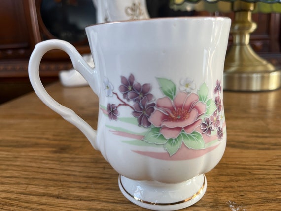 ●アンティークなシェービングマグカップ　お花柄！ ○アンティークなシェービングマグカップ お花柄！