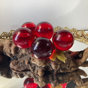 Vintage Lucite-Traube: Dunkelrotes Küchendekor