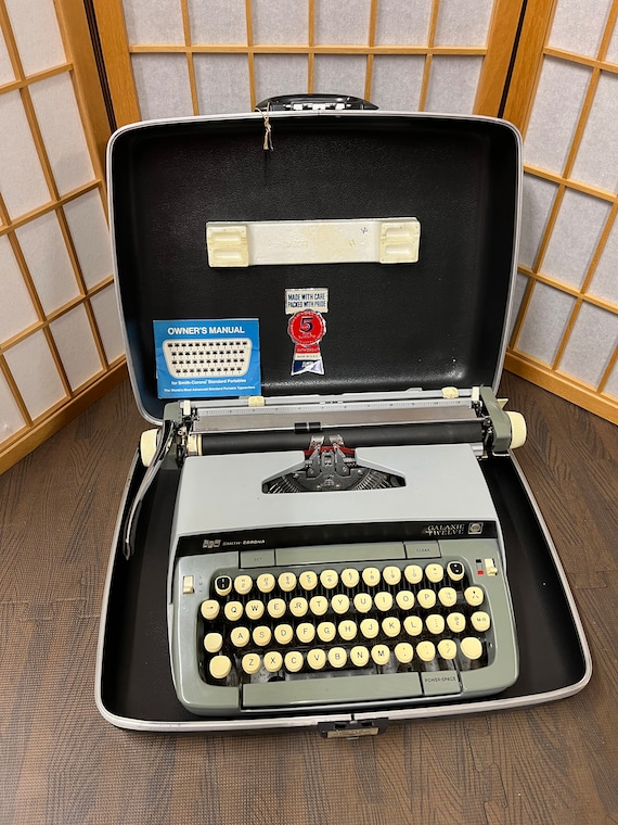 Typewriter Smith Corona Portable Hard Suitcase Vintage Galaxie