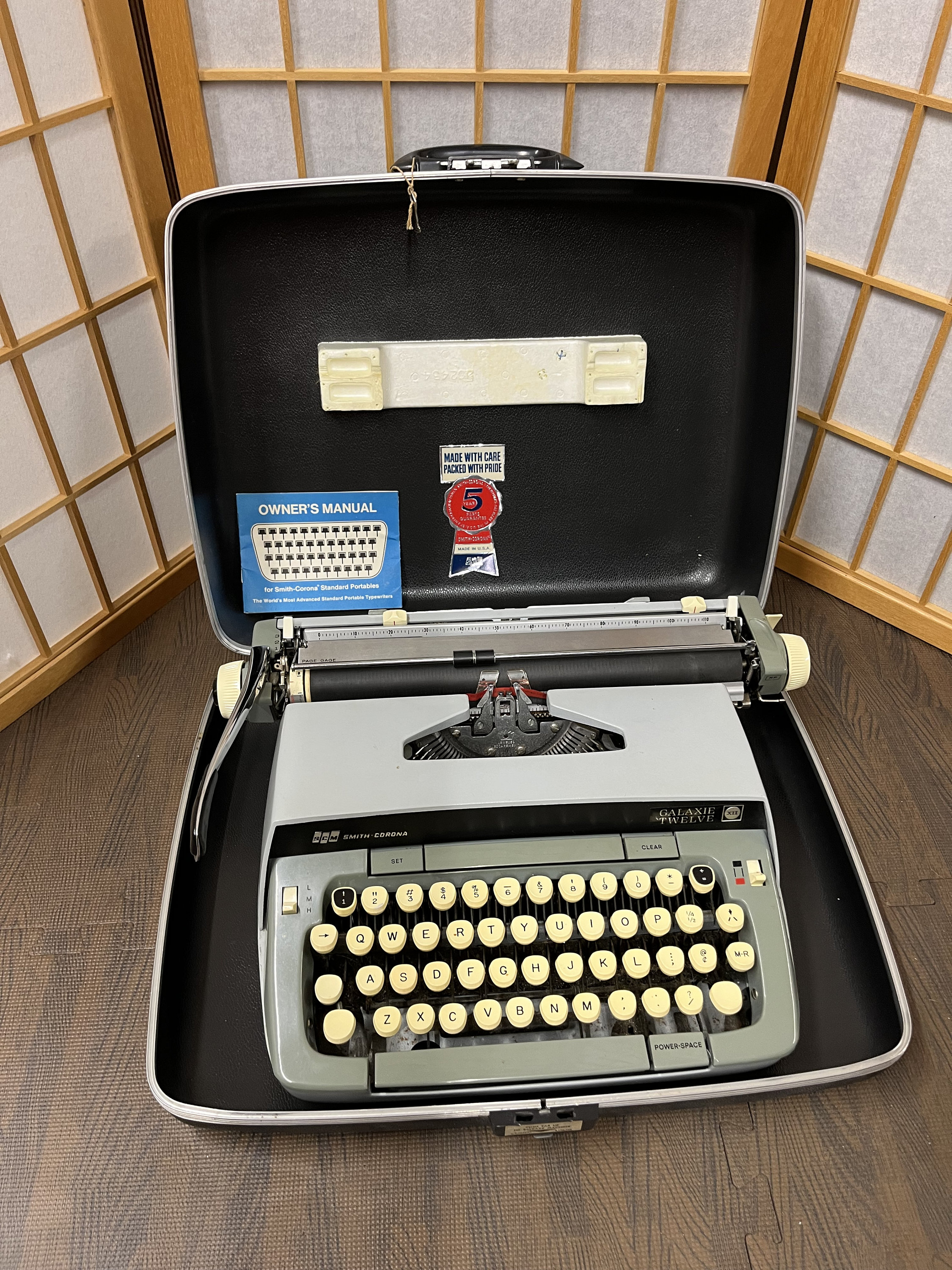 Typewriter Smith Corona Portable Hard Suitcase Vintage Galaxie