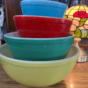Vintage Pyrex Primärfarben Mischschüsseln: Retro Kitchen Nesting Set