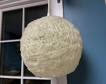 Lámpara de pie con forma de espagueti de metacrilato. Lámpara retro de globo de vidrio hilado MCM.