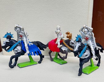 Vintage Britains Deetail Medieval Knights & Horses - 1971 Set of 3