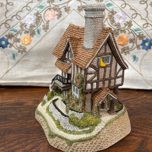 David Winter The Midlands Collection Lace Makers Cottage  hand made hand painted John Hine Studios Cottage Figural Vintage Great Britain