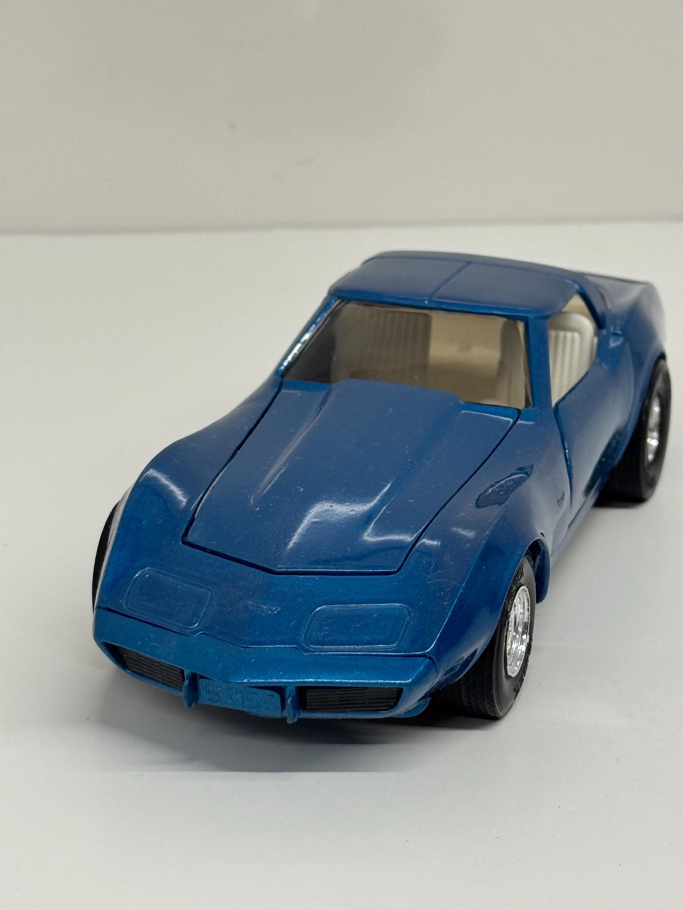 シボレーコルベット1961 Corvette Yankees 限定版 1:18 ERTL - 1961 Chevrolet Corvette NY Yankees World Series Edition