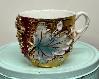 Taza de afeitar, taza de afeitar con esmalte brillante alemán, decoración aplicada de bayas y hojas, estilo antiguo vintage.