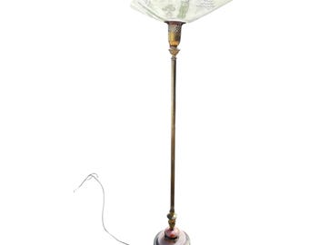 Lámpara de pie Torchiere victoriana: pantalla de vidrio con forma de pañuelo de temática asiática