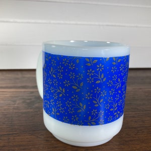 Mug Milk Glass, Termocrisa, stackable mug, Coffee mug, Mexico, 1960s, C handle, flower pattern, vintage, mug