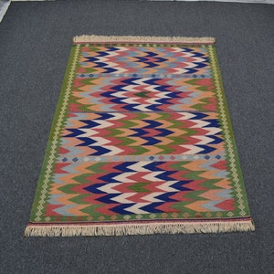 Zweedse zigzag 4 x 5 platgeweven vintage wollen kinderkamertapijten