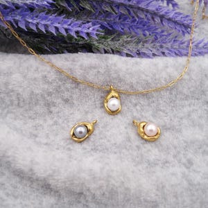 Stainless steel necklace with pearl, pearl pendant, gold necklace, paper clip necklace, boho necklace, gift for her